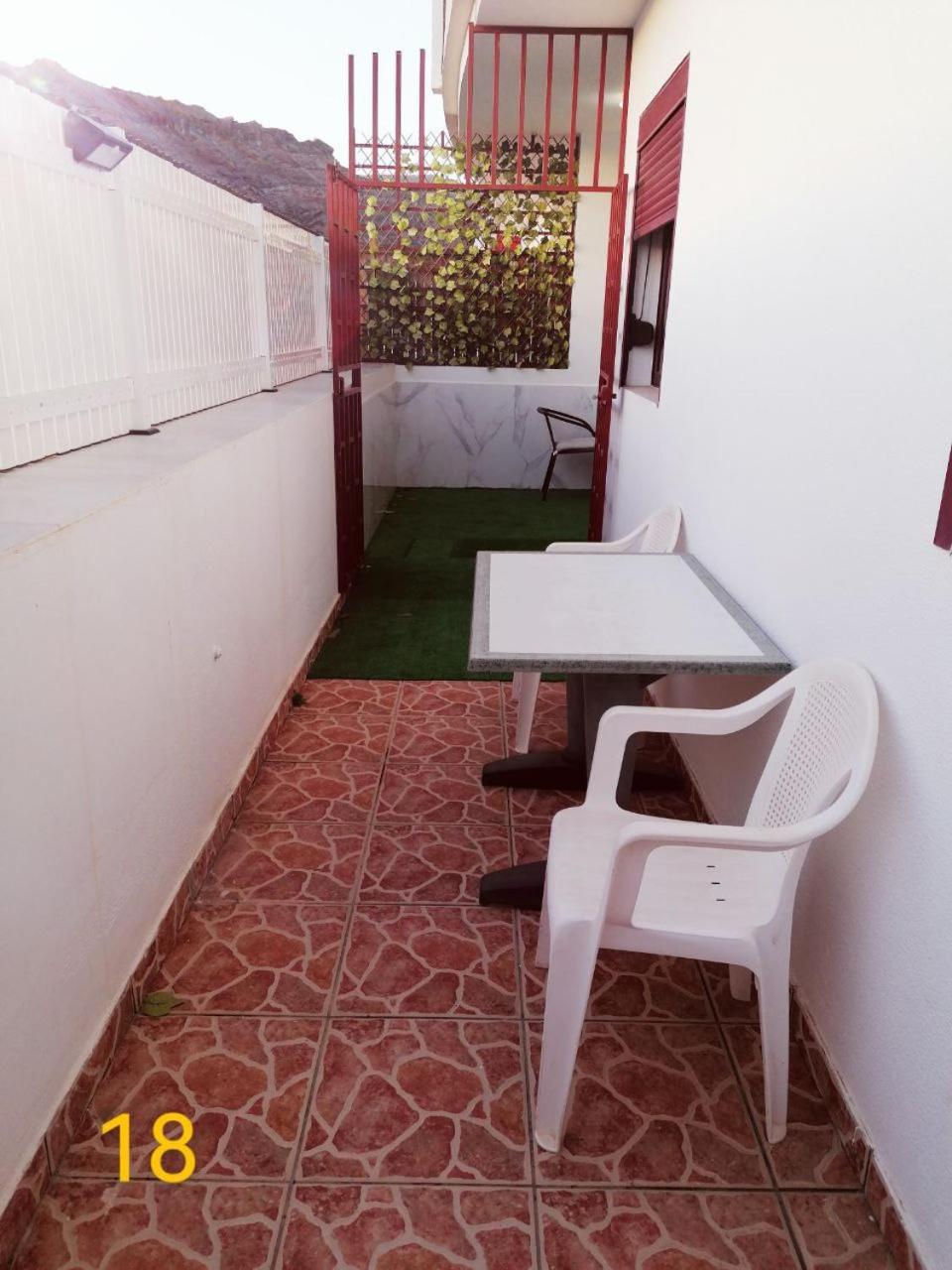 Big Villa Puerto Rico Streetfront With Private Saltwater Jacuzzi Pool, Bbq, Kitchen & 3 Terraces Near Shopping Center Puerto Rico (Gran Canaria) Exterior photo