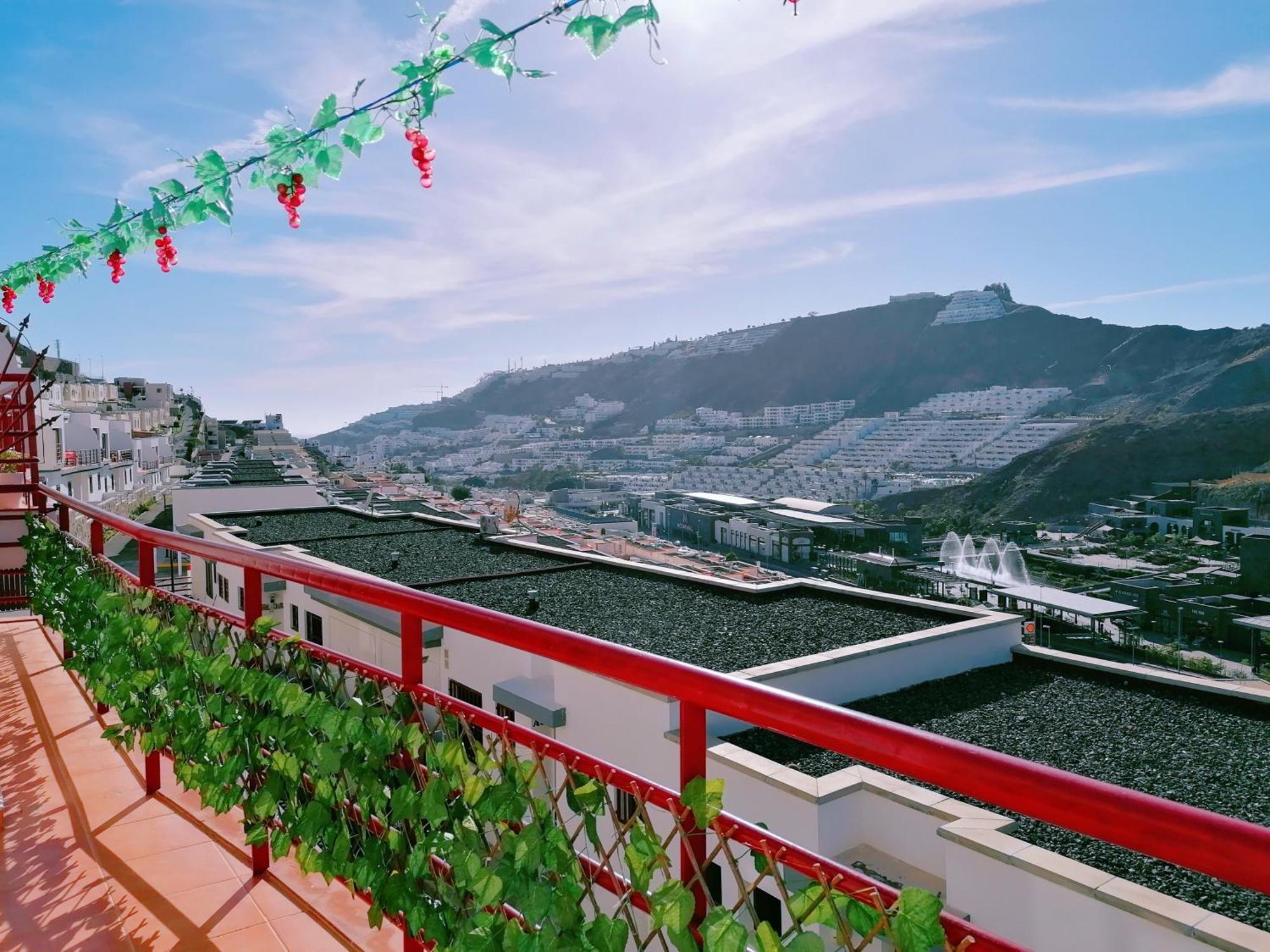 Big Villa Puerto Rico Streetfront With Private Saltwater Jacuzzi Pool, Bbq, Kitchen & 3 Terraces Near Shopping Center Puerto Rico (Gran Canaria) Exterior photo