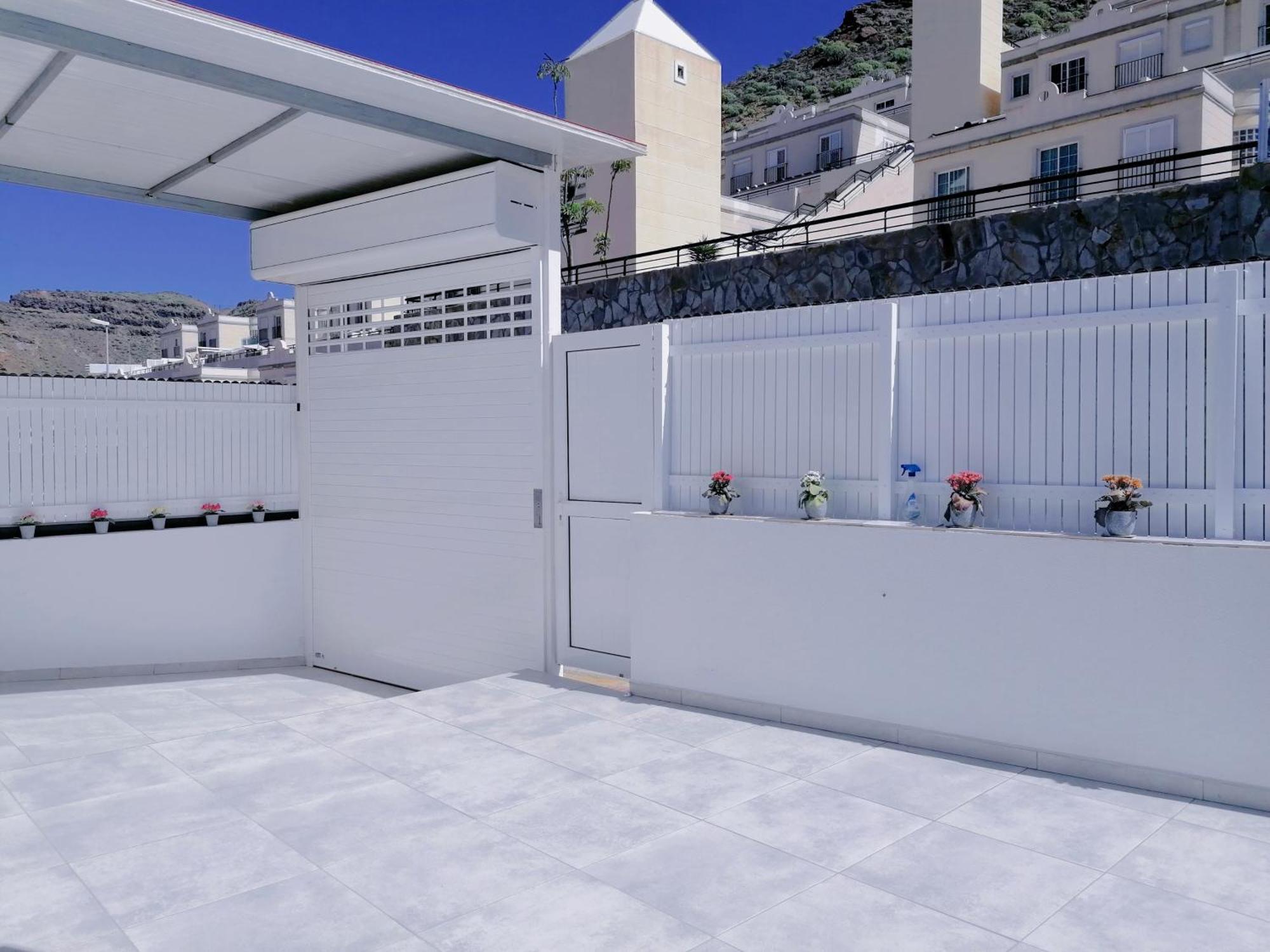 Big Villa Puerto Rico Streetfront With Private Saltwater Jacuzzi Pool, Bbq, Kitchen & 3 Terraces Near Shopping Center Exterior photo