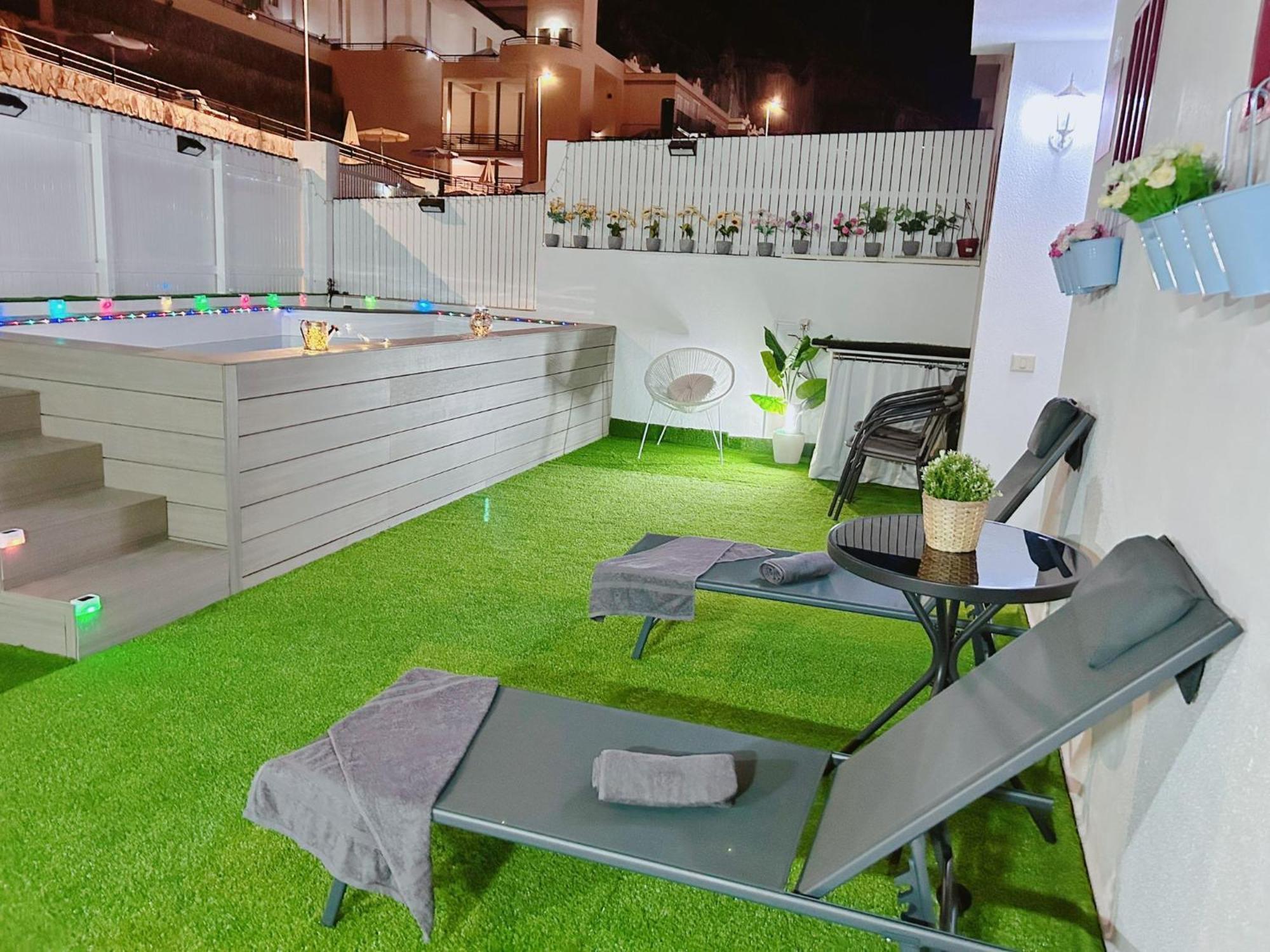 Big Villa Puerto Rico Streetfront With Private Saltwater Jacuzzi Pool, Bbq, Kitchen & 3 Terraces Near Shopping Center Exterior photo