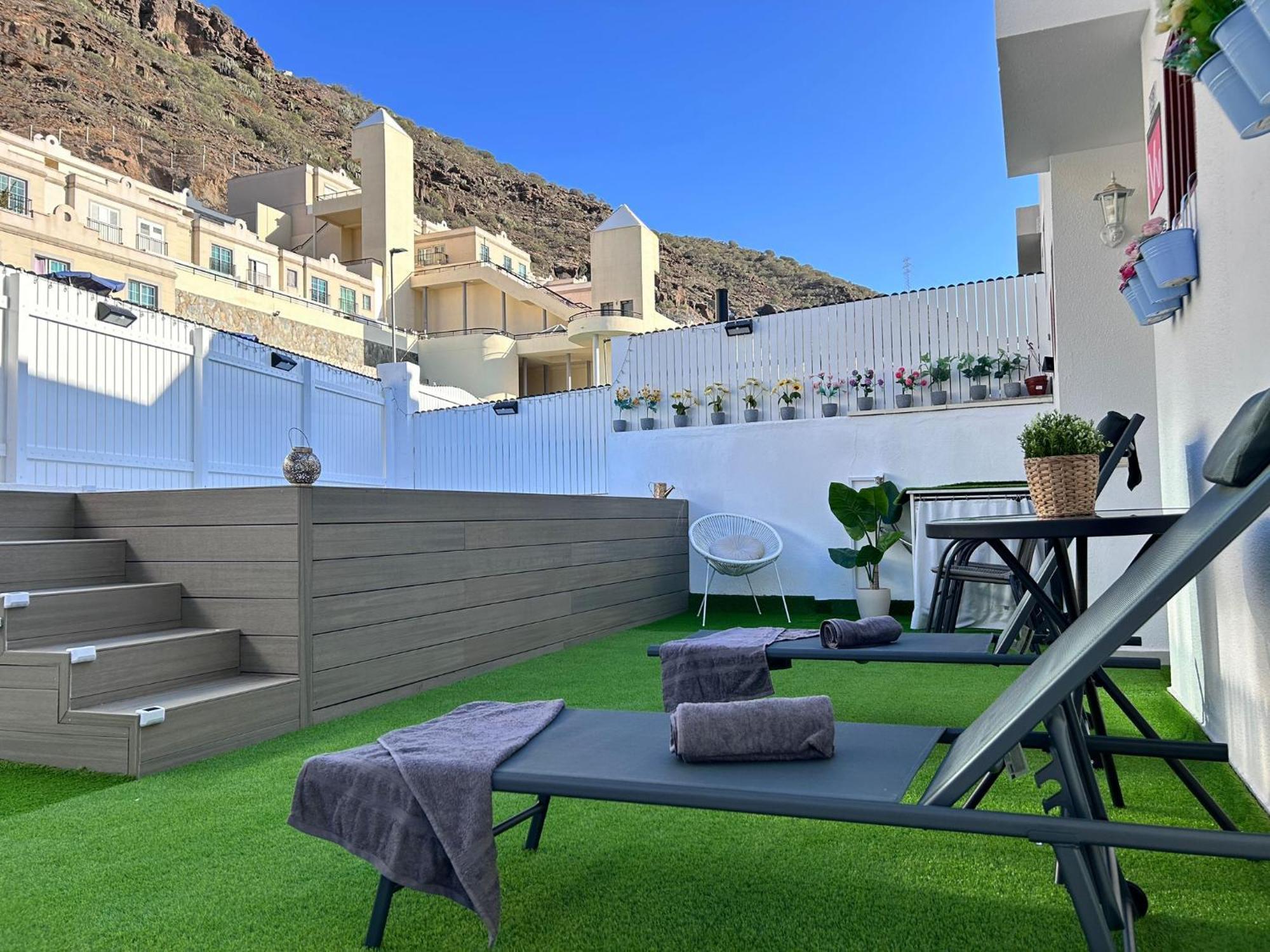Big Villa Puerto Rico Streetfront With Private Saltwater Jacuzzi Pool, Bbq, Kitchen & 3 Terraces Near Shopping Center Puerto Rico (Gran Canaria) Exterior photo