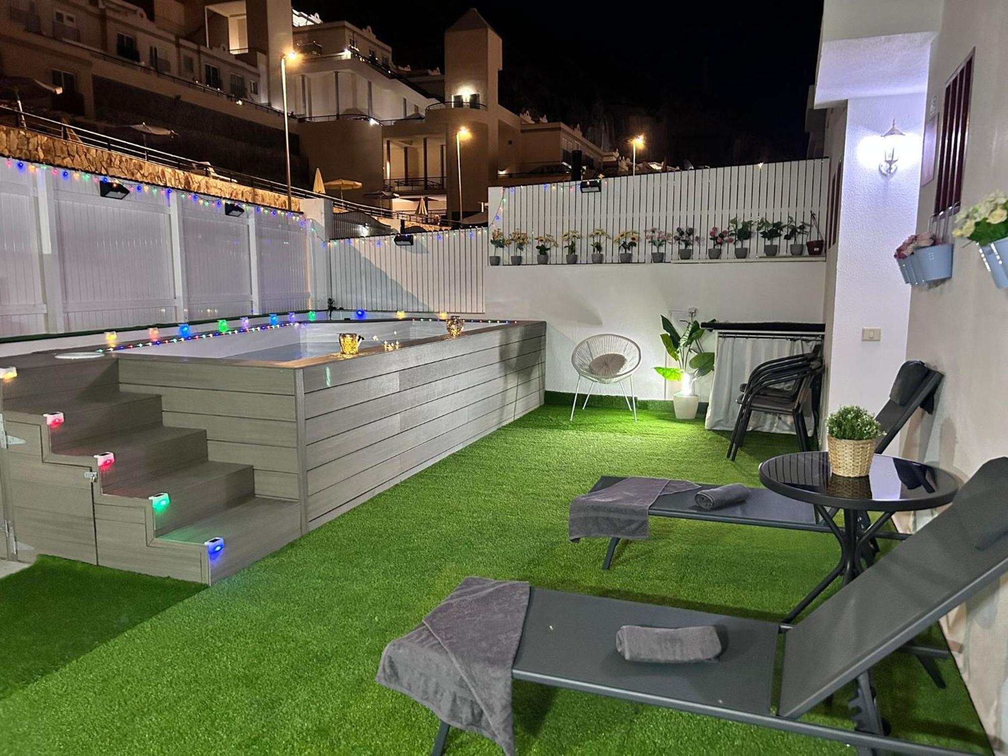 Big Villa Puerto Rico Streetfront With Private Saltwater Jacuzzi Pool, Bbq, Kitchen & 3 Terraces Near Shopping Center Exterior photo