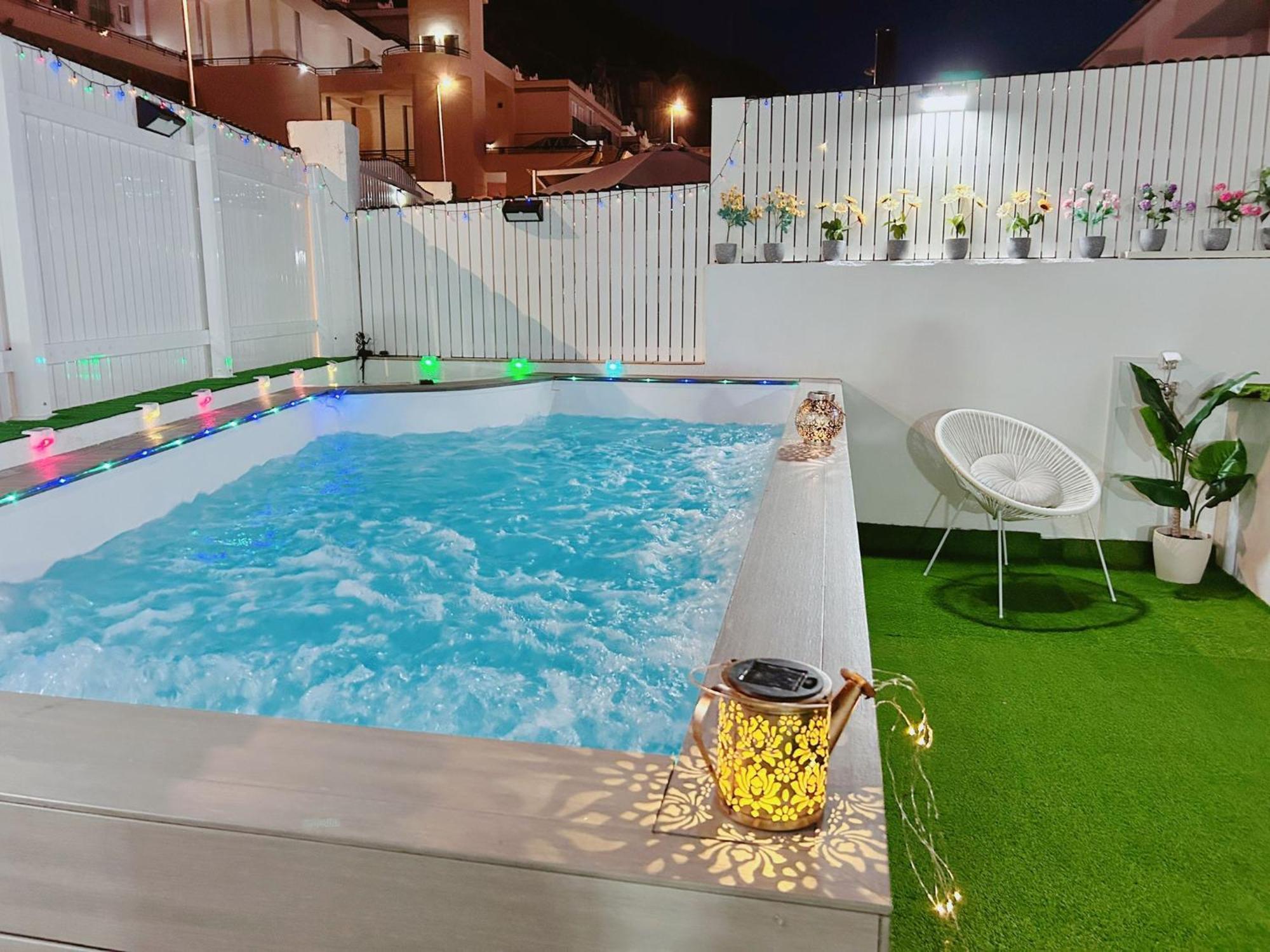 Big Villa Puerto Rico Streetfront With Private Saltwater Jacuzzi Pool, Bbq, Kitchen & 3 Terraces Near Shopping Center Exterior photo