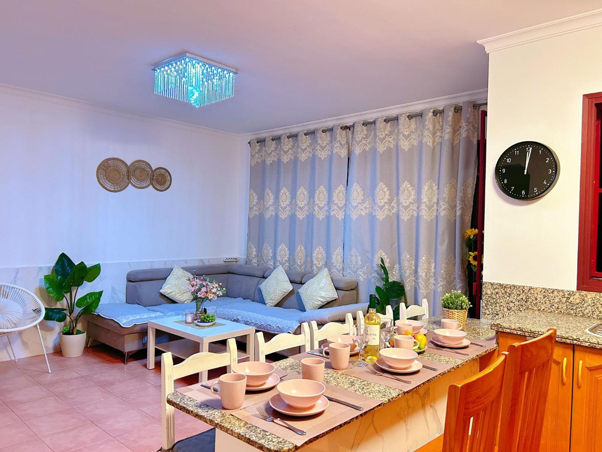 Big Villa Puerto Rico Streetfront With Private Saltwater Jacuzzi Pool, Bbq, Kitchen & 3 Terraces Near Shopping Center Exterior photo